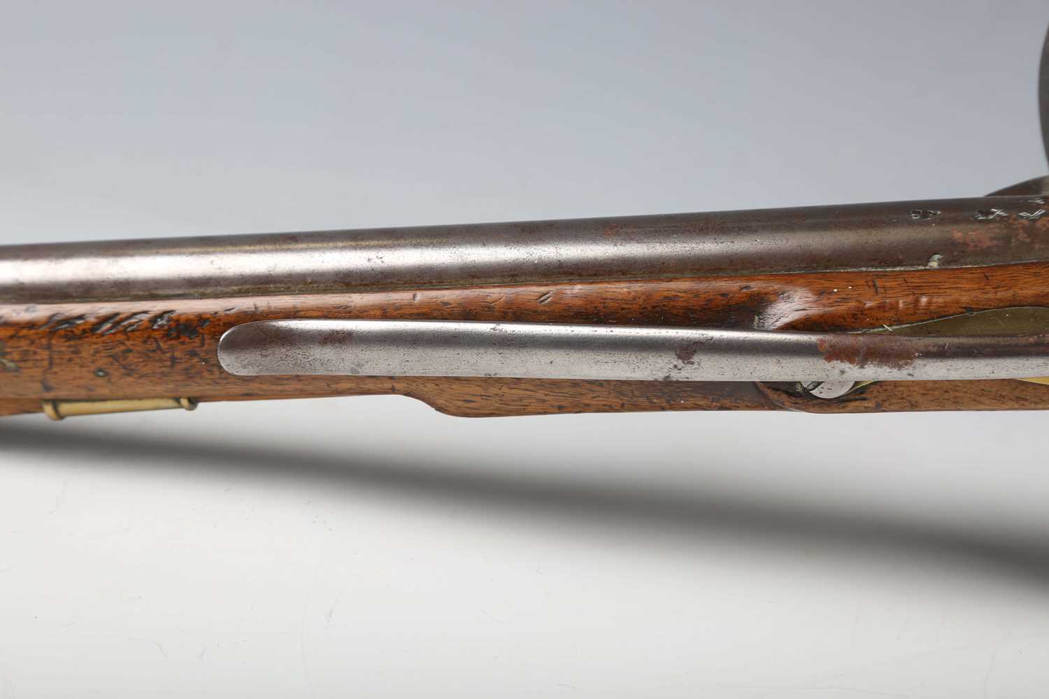 A George III British military sea service flintlock pistol with round barrel, barrel length 30. - Image 4 of 16