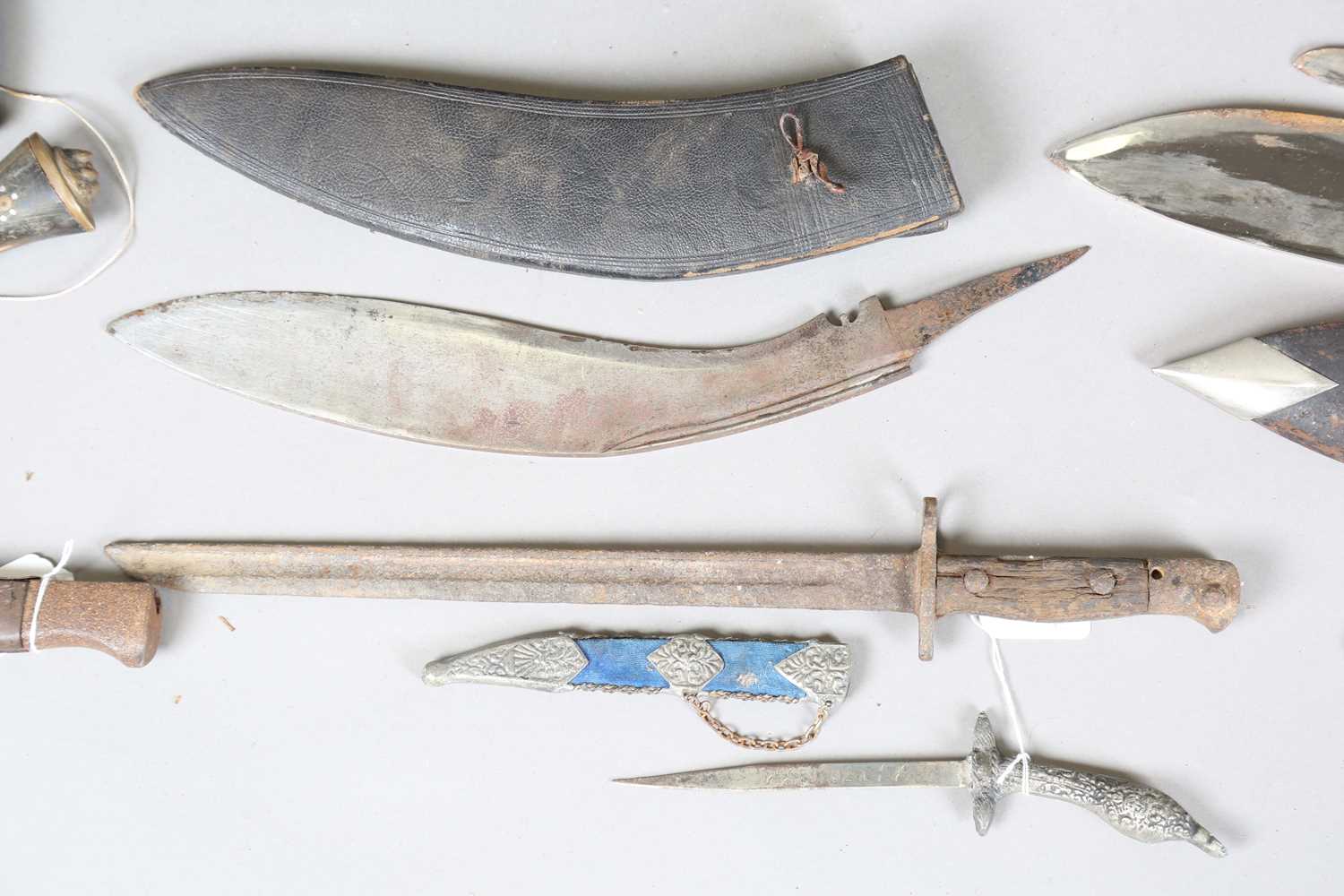 A collection of edged weapons, including a Bundeswehr MI211 military combat knife with single- - Image 4 of 9