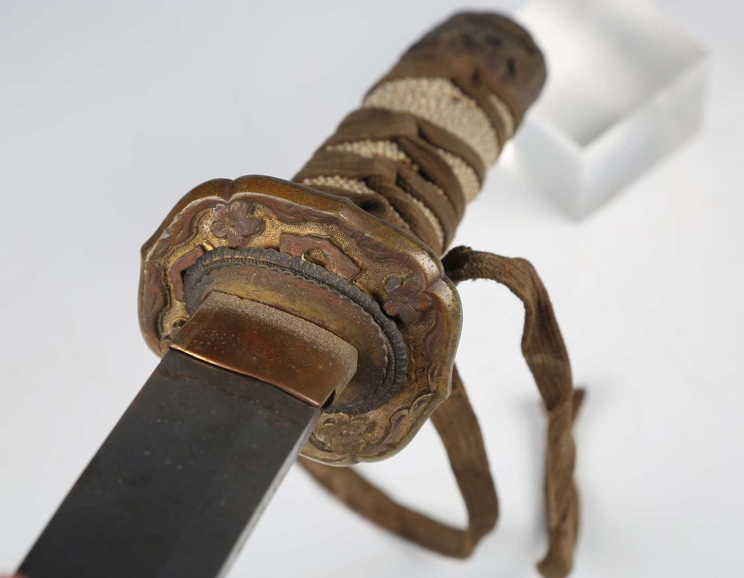 A Second World War period Japanese katana with curved single-edged blade, blade length 68cm, the - Image 10 of 14