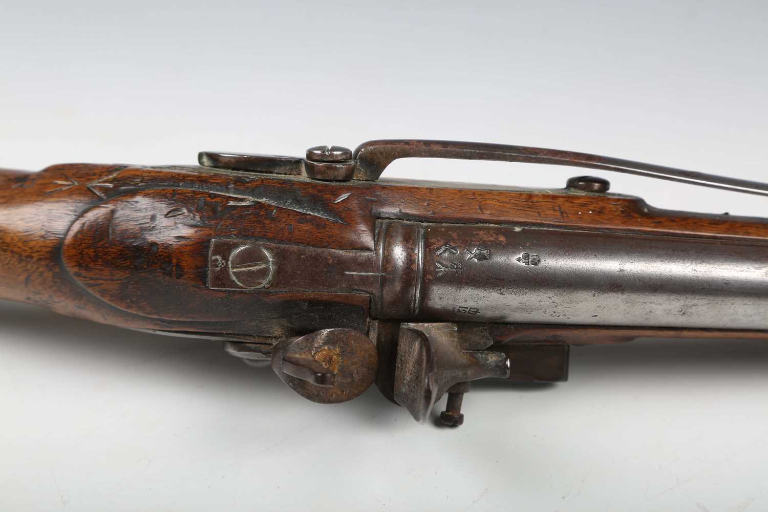 A George III British military sea service flintlock pistol with round barrel, barrel length 30. - Image 12 of 16
