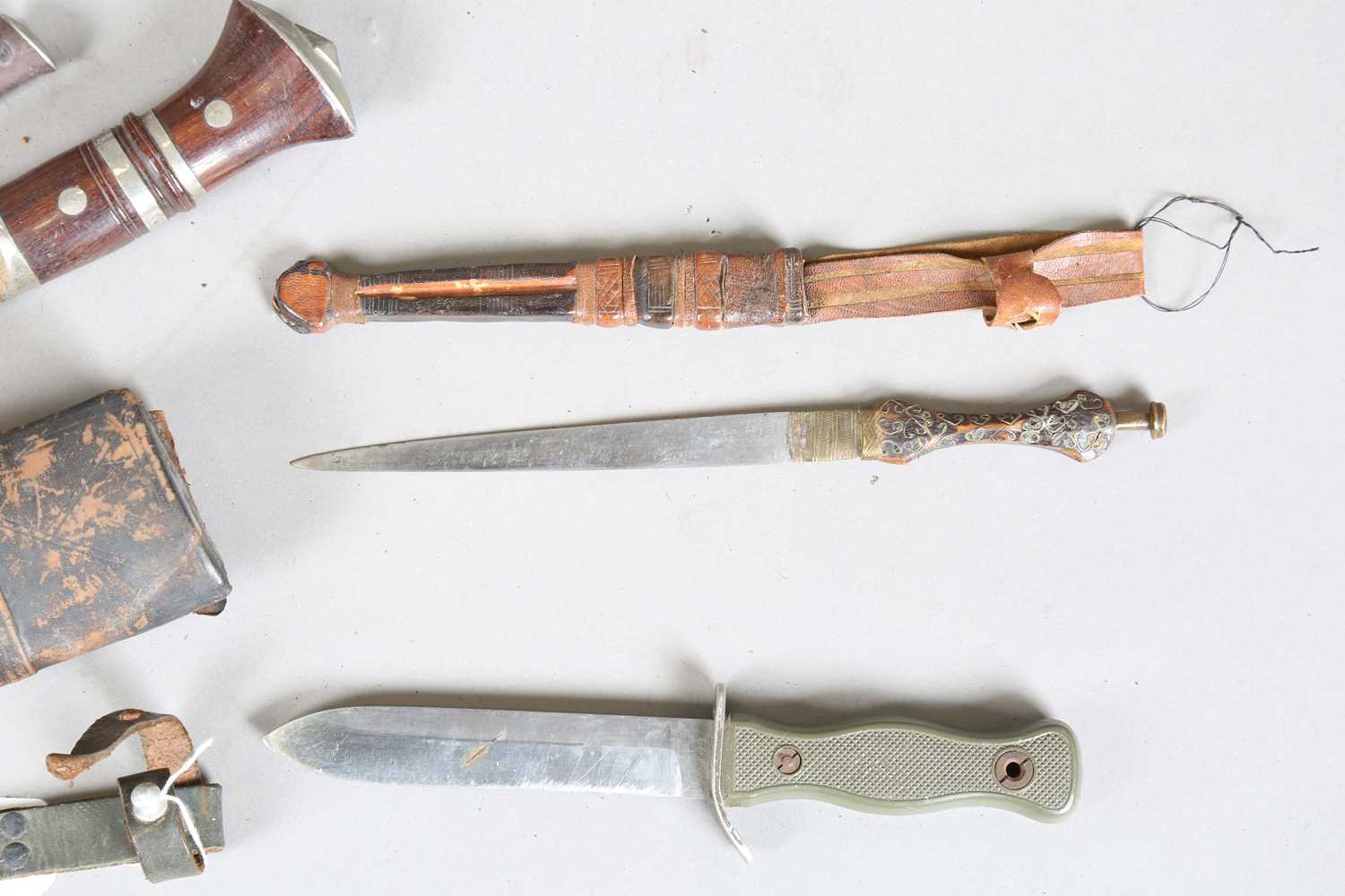 A collection of edged weapons, including a Bundeswehr MI211 military combat knife with single- - Image 2 of 9