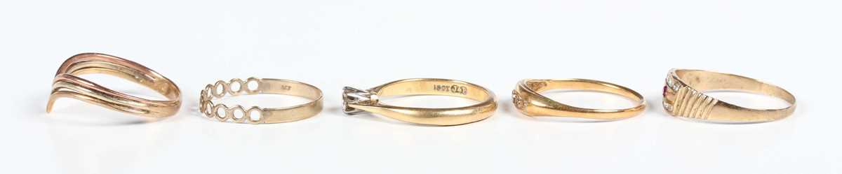 An 18ct gold ring, mounted with a circular cut diamond, London 1969, weight 2.8g, ring size approx - Image 3 of 4