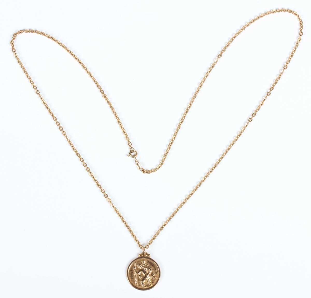 A 9ct gold pendant crucifix, length 3.9cm, with a 9ct gold Figaro link neckchain on a boltring - Bild 3 aus 4