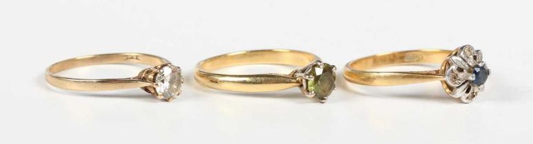An 18ct gold ring, claw set with a circular cut green sapphire, Sheffield 1988, ring size approx
