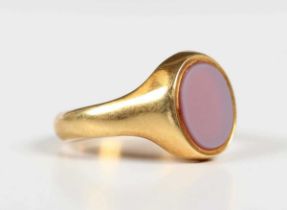 An 18ct gold and sardonyx oval signet ring, Sheffield 1979, weight 4.5g, ring size approx G.