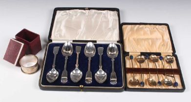A set of six George V silver Fiddle pattern teaspoons, Birmingham 1921 by Daniel & Arter, cased, and