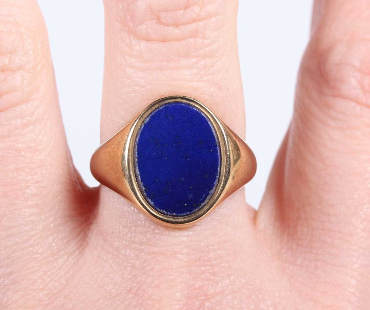 A 9ct gold and lapis lazuli oval signet ring, Sheffield 1976, weight 7.1g, ring size approx P1/2, - Bild 5 aus 5