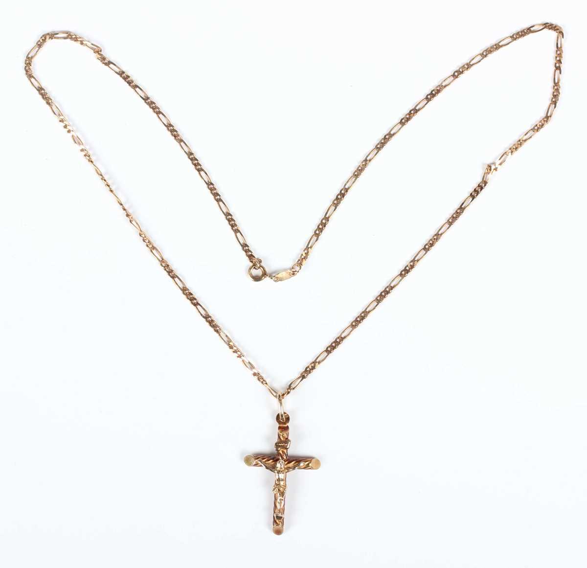 A 9ct gold pendant crucifix, length 3.9cm, with a 9ct gold Figaro link neckchain on a boltring - Bild 4 aus 4