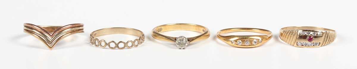 An 18ct gold ring, mounted with a circular cut diamond, London 1969, weight 2.8g, ring size approx - Image 2 of 4