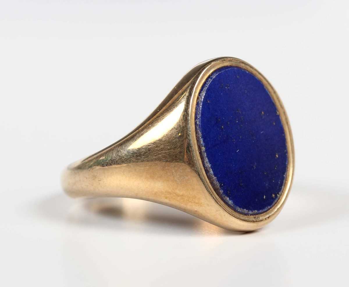 A 9ct gold and lapis lazuli oval signet ring, Sheffield 1976, weight 7.1g, ring size approx P1/2,