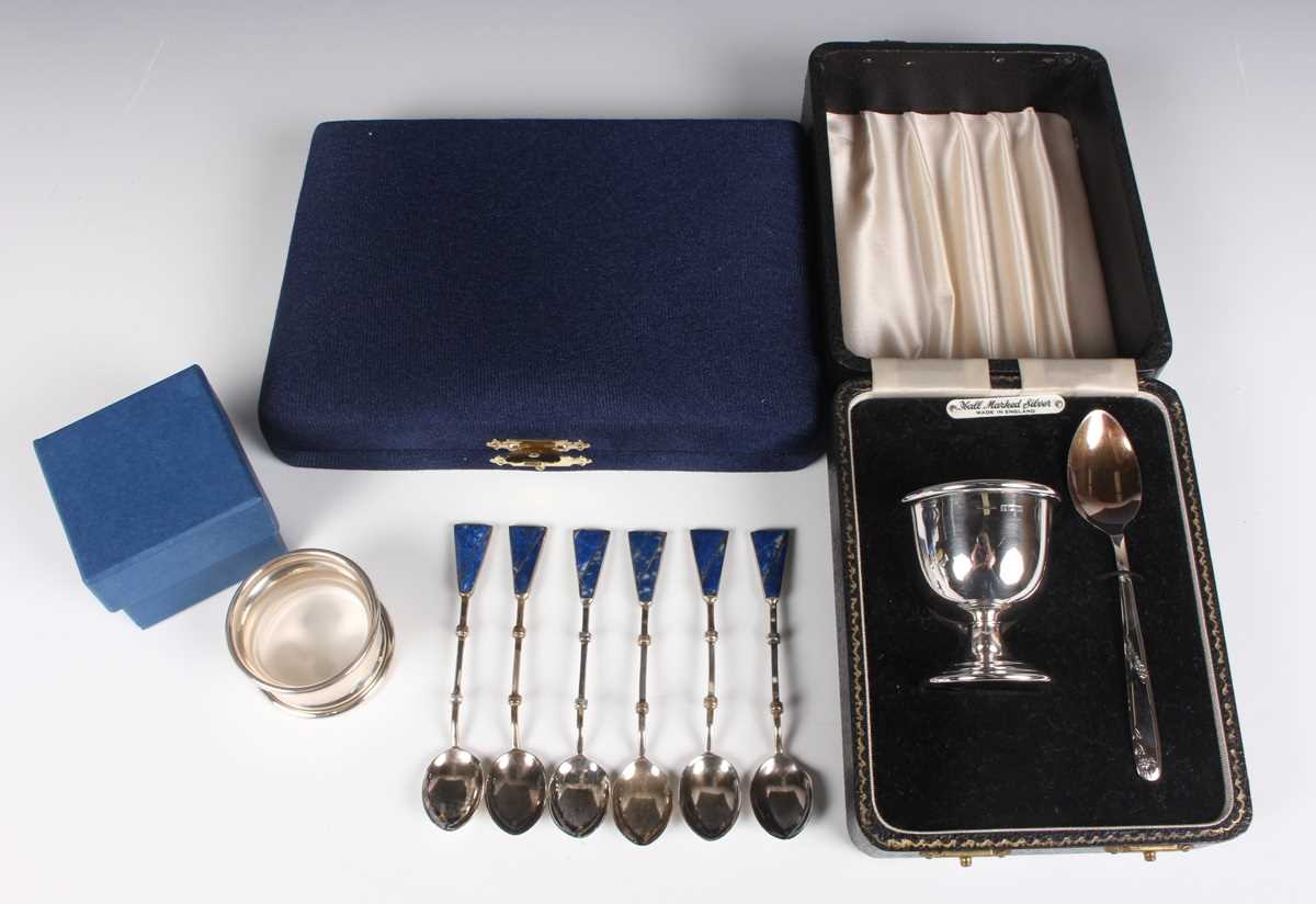 A set of six Continental .950 silver and lapis lazuli set coffee spoons, weight 44.9g, cased, an