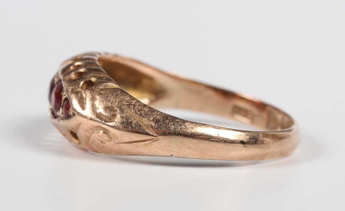 A 9ct gold and garnet five stone ring in a boat shaped design, Chester 1920, weight 1.7g, ring - Image 3 of 5