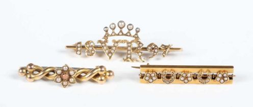 A gold, diamond and seed pearl bar brooch, designed as two diamond set horseshoes alternating with