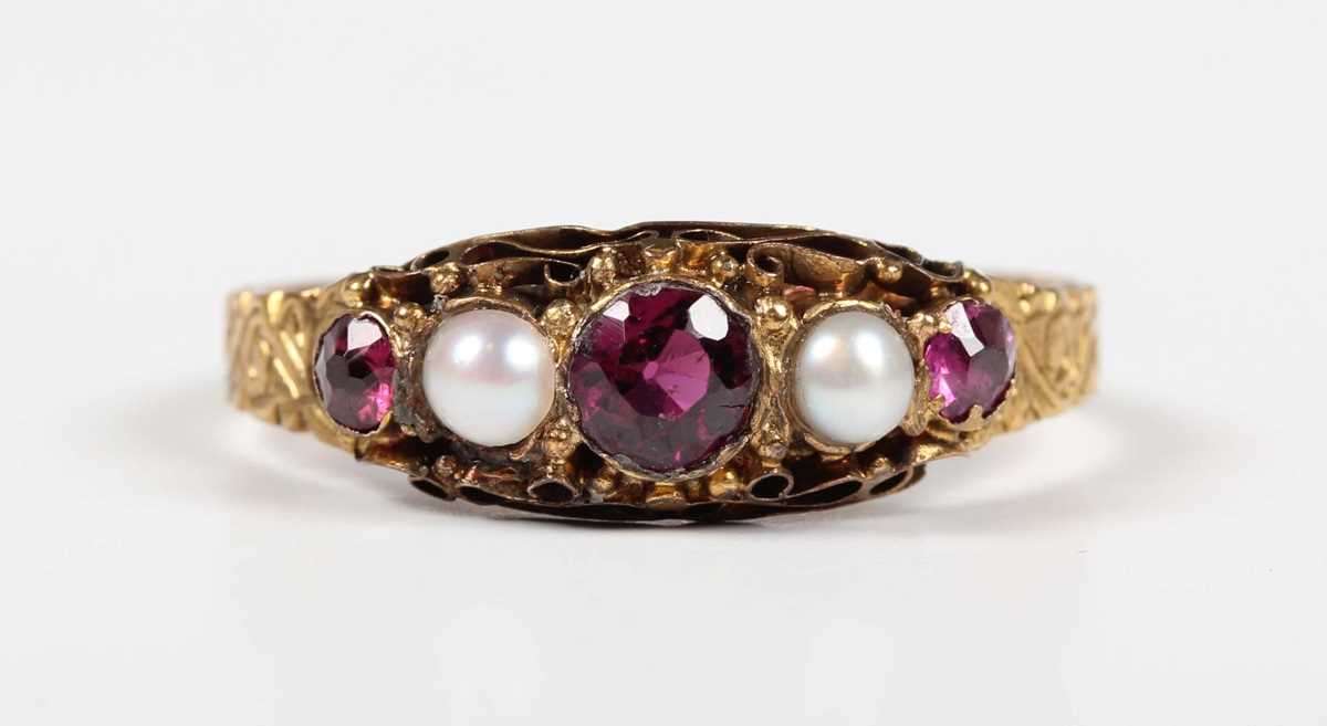 A Victorian 15ct gold, garnet and half-pearl ring, mounted with three cushion cut garnets between - Image 2 of 6