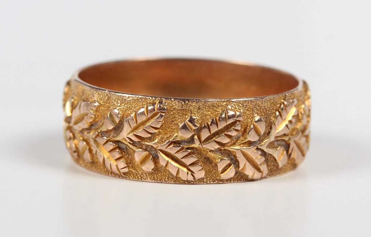 A late Victorian 9ct gold wedding band ring with foliate decoration, Birmingham 1894, weight 4.2g, - Image 2 of 4