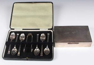A set of six George VI silver coffee spoons and a matching pair of sugar tongs, Sheffield 1942 by