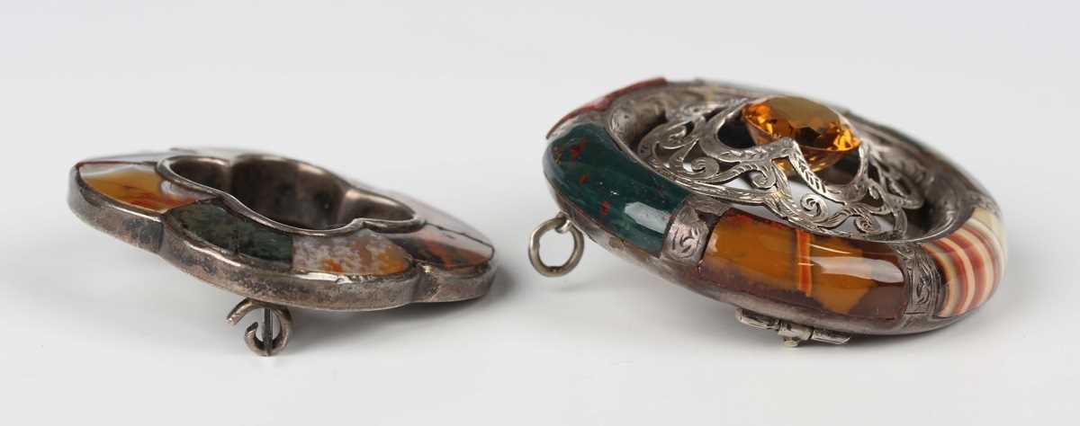 A silver and varicoloured agate quatrefoil shaped brooch, unmarked, width 4.1cm, and a silver, - Image 3 of 3