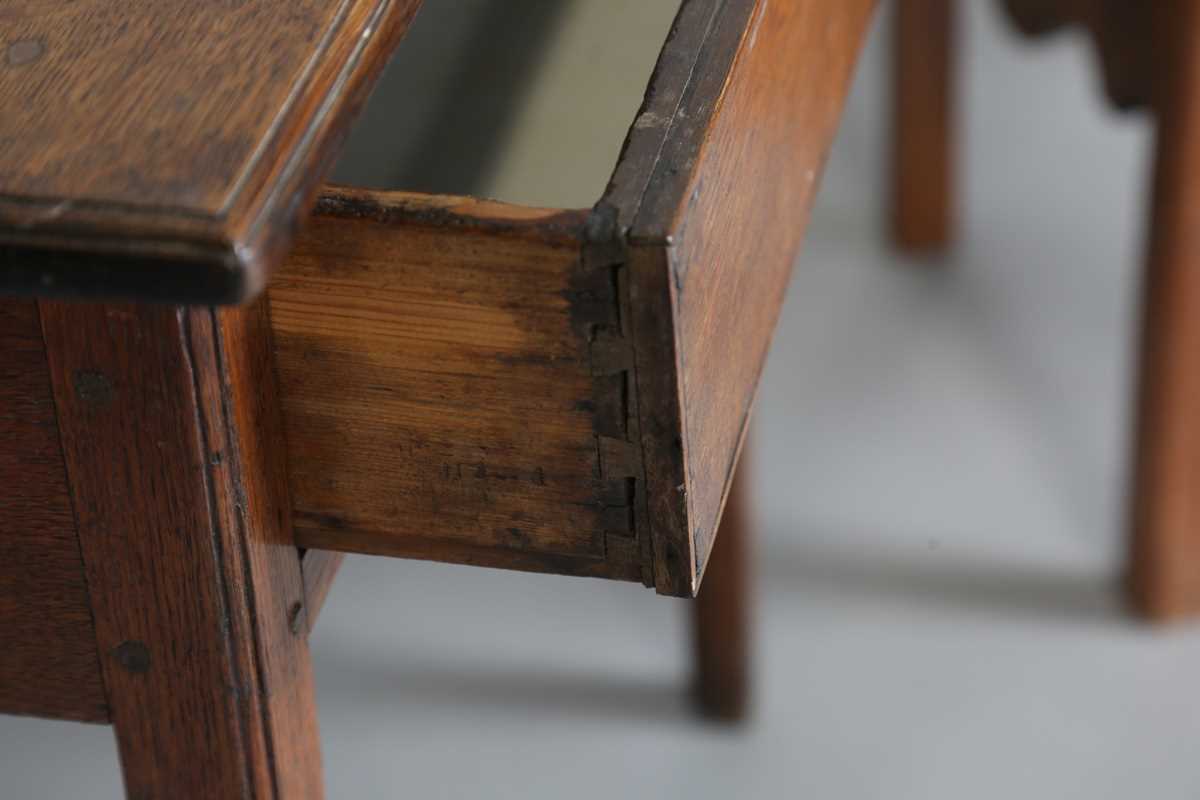 A George III oak side table, fitted with a single drawer, height 72cm, width 73cm, depth 48cm, - Bild 5 aus 12