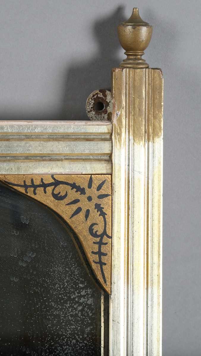 A late Victorian giltwood overmantel mirror with black painted foliate decoration, 140cmm x 121cm. - Bild 4 aus 7