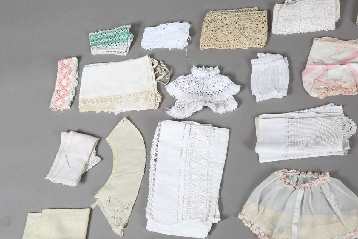 A quantity of whitework and lace, including various pairs of cuffs, flounces, collars and border - Image 5 of 12