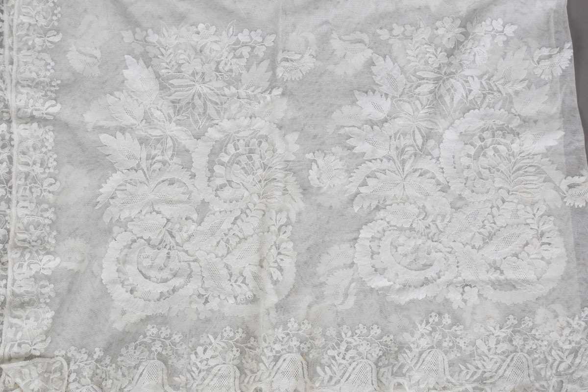 A Limerick lace veil, 103cm x 100cm, a Carrickmacross lace veil, 114cm x 114cm, another lace veil - Image 2 of 9