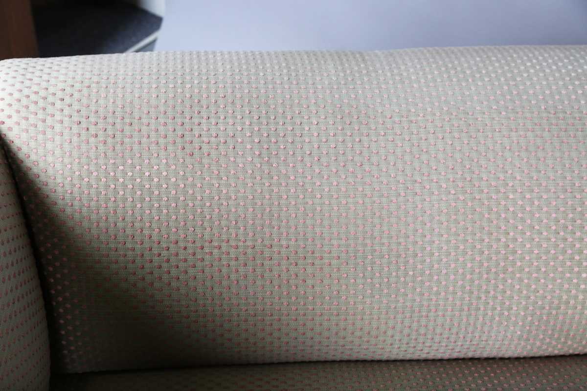 A David Linley scroll arm sofa, upholstered in pink dotted gilt damask, raised on fluted wooden legs - Image 3 of 17