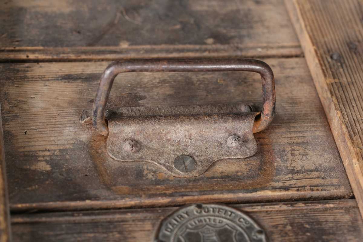 An early 20th century Peacocks Patent pine egg box by 'The Dairy Outfit Co', width 45cm. - Image 3 of 13