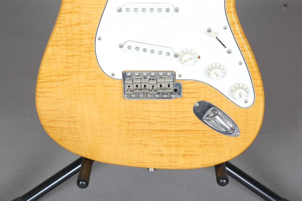 A Fender Stratocaster MIJ electric guitar, serial No. 5006278 (surface cracks to varnish). - Image 4 of 10