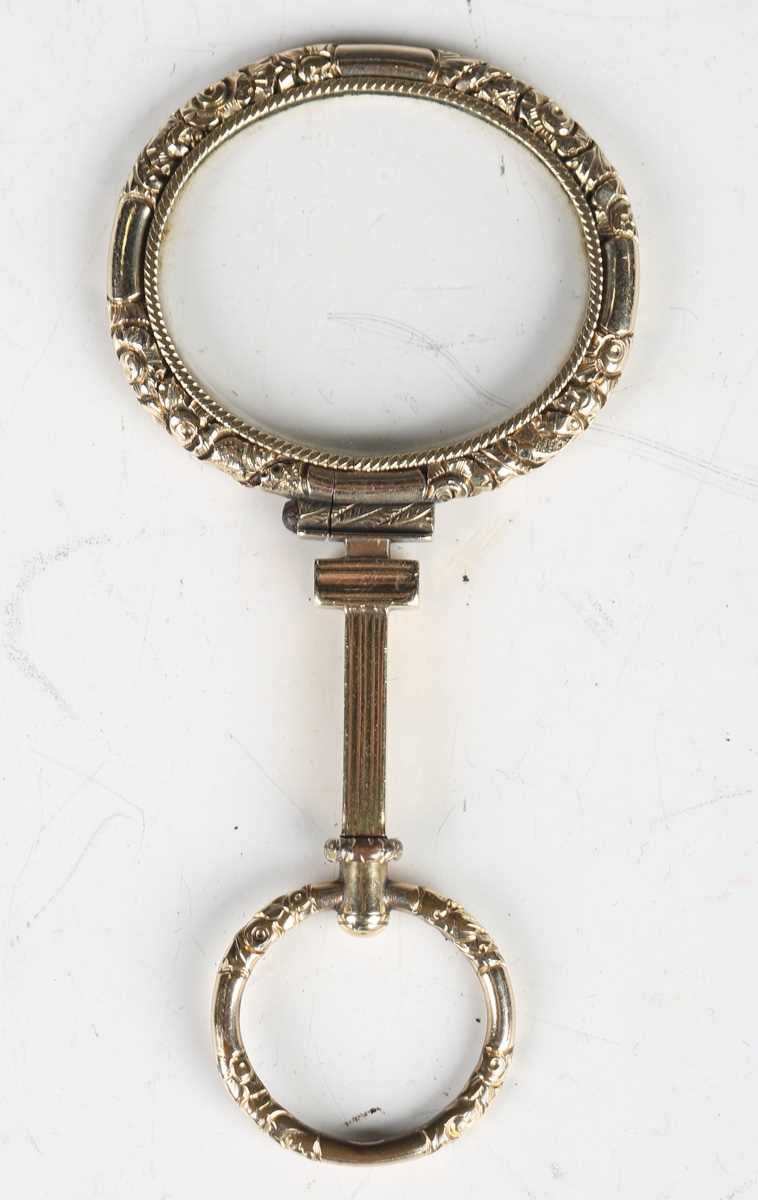A mid-19th century gold framed magnifying lens, finely chased with foliage, length 8cm. - Image 2 of 12