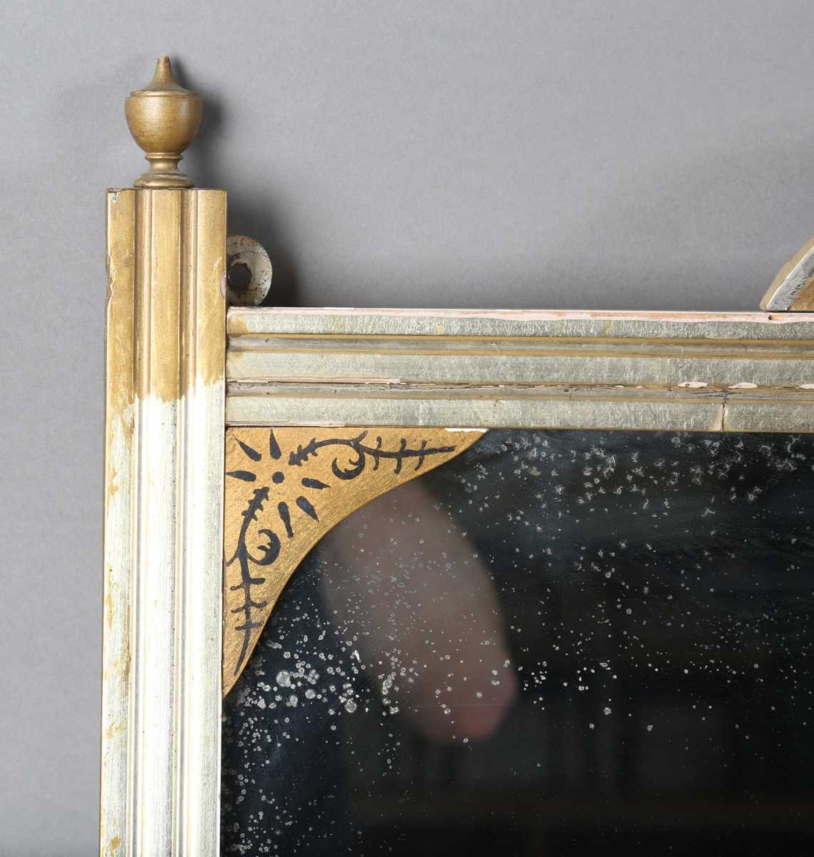 A late Victorian giltwood overmantel mirror with black painted foliate decoration, 140cmm x 121cm. - Bild 3 aus 7