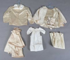 A mixed group of late 19th and early 20th century infants' clothing and dolls' clothing, including a