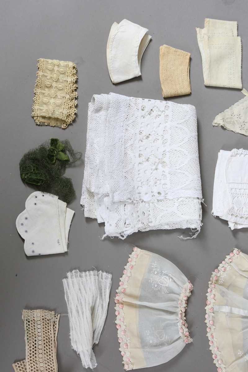 A quantity of whitework and lace, including various pairs of cuffs, flounces, collars and border - Image 4 of 12