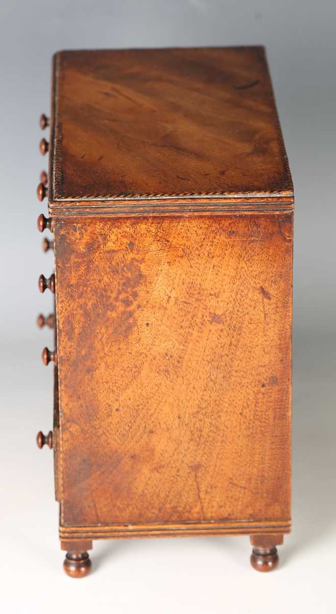 A George III mahogany table-top chest of drawers, possibly an apprentice piece, with overall chequer - Image 9 of 11
