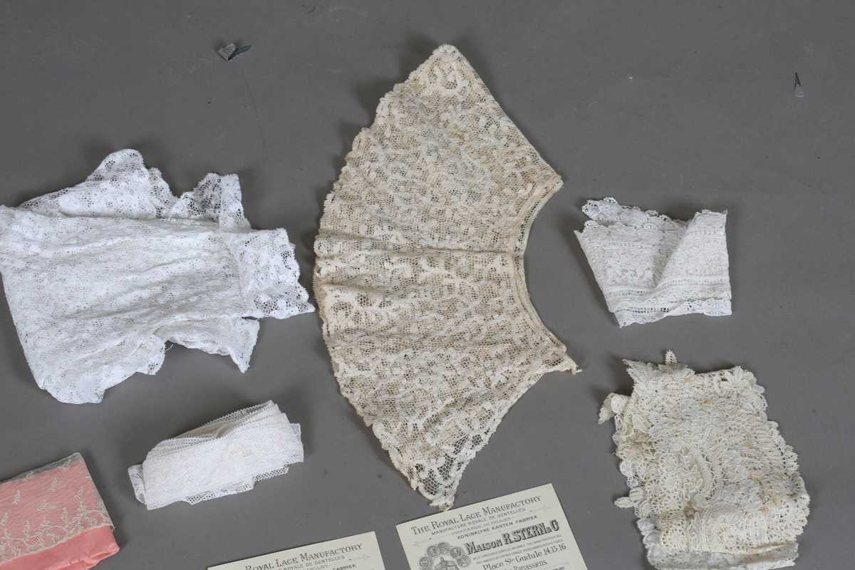 A group of mainly 19th century lace, including an Italian bertha collar, other Brussels collars, - Image 5 of 6