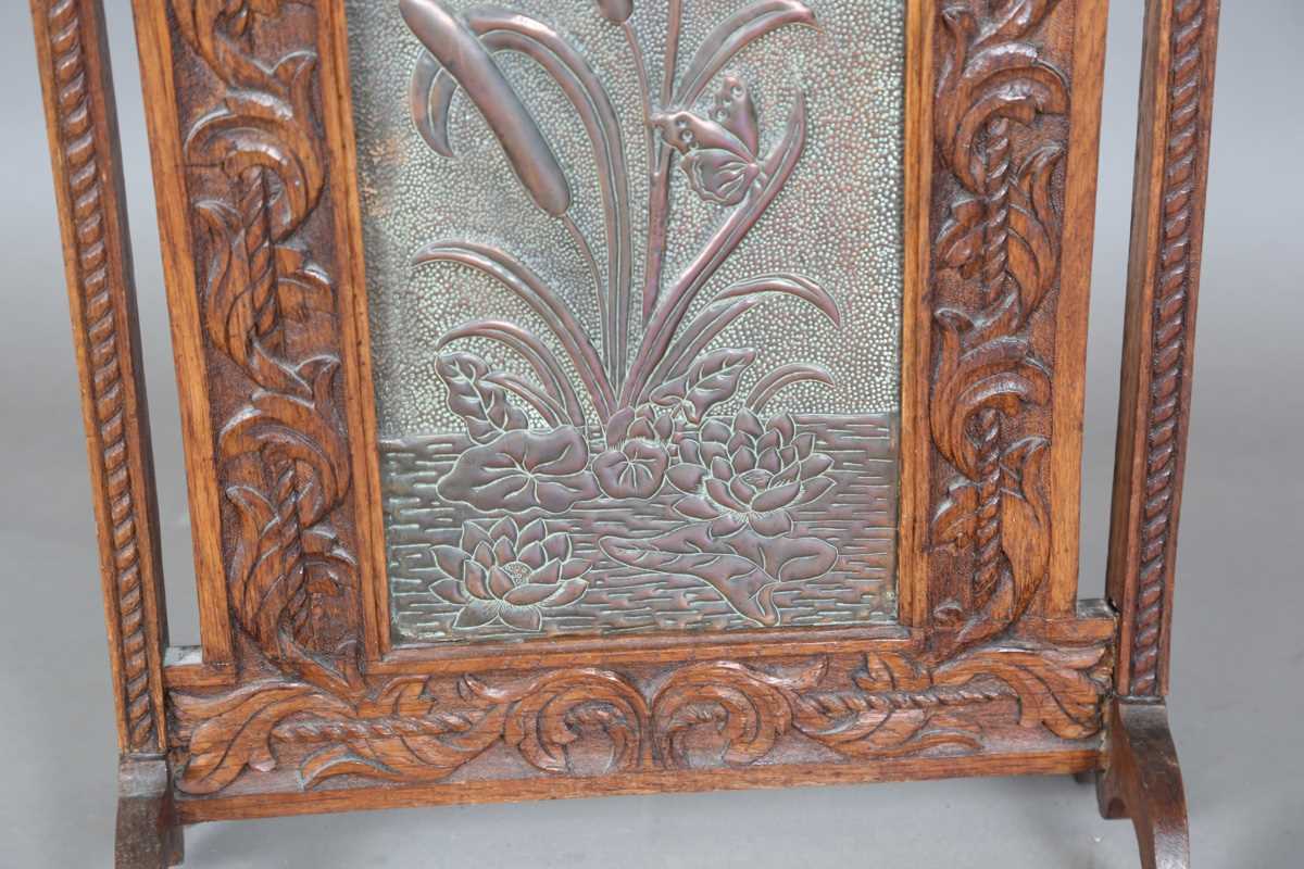 A late Victorian Arts and Crafts oak framed and copper inset firescreen, the panel worked with - Image 3 of 7