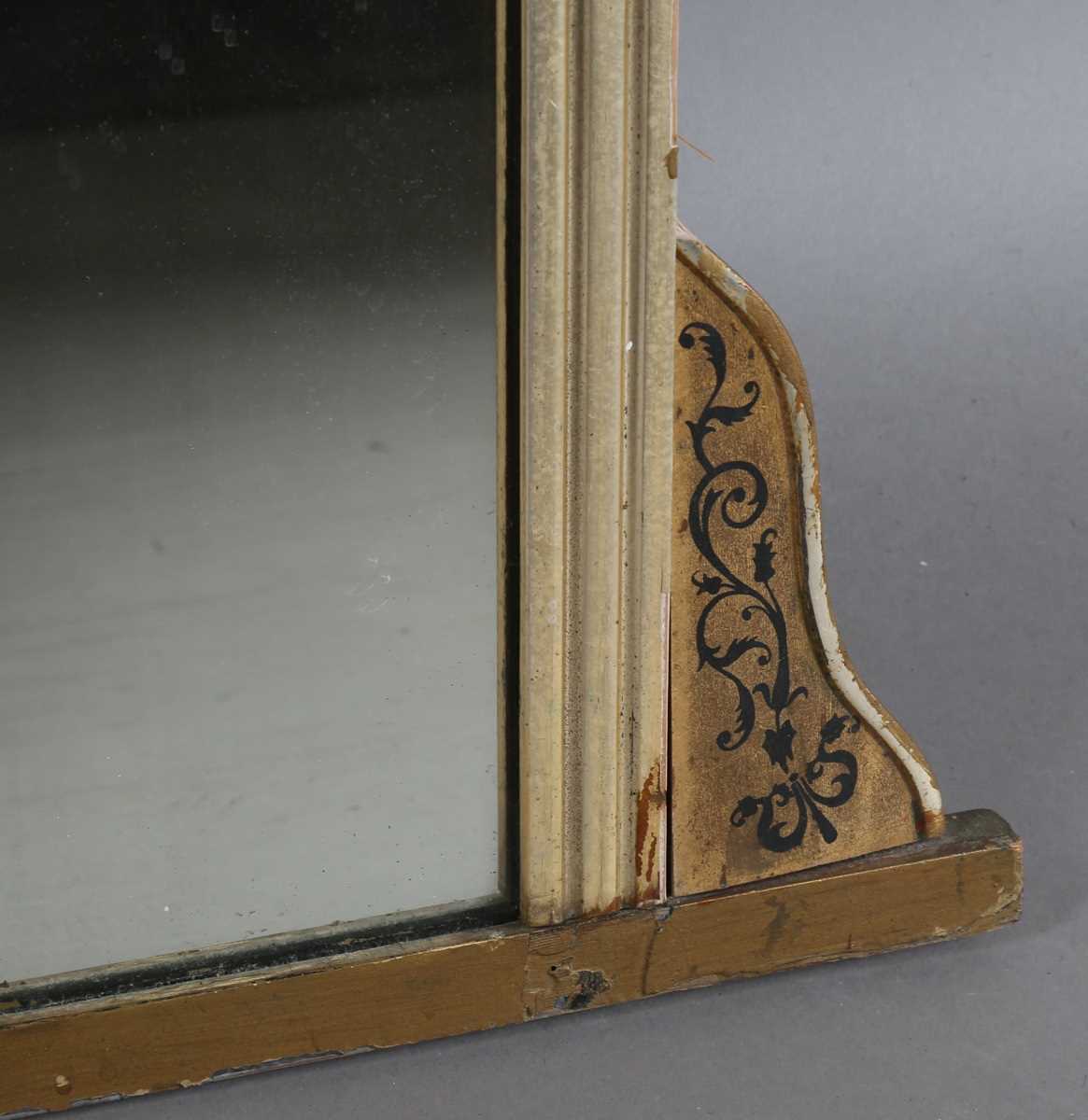 A late Victorian giltwood overmantel mirror with black painted foliate decoration, 140cmm x 121cm. - Bild 5 aus 7