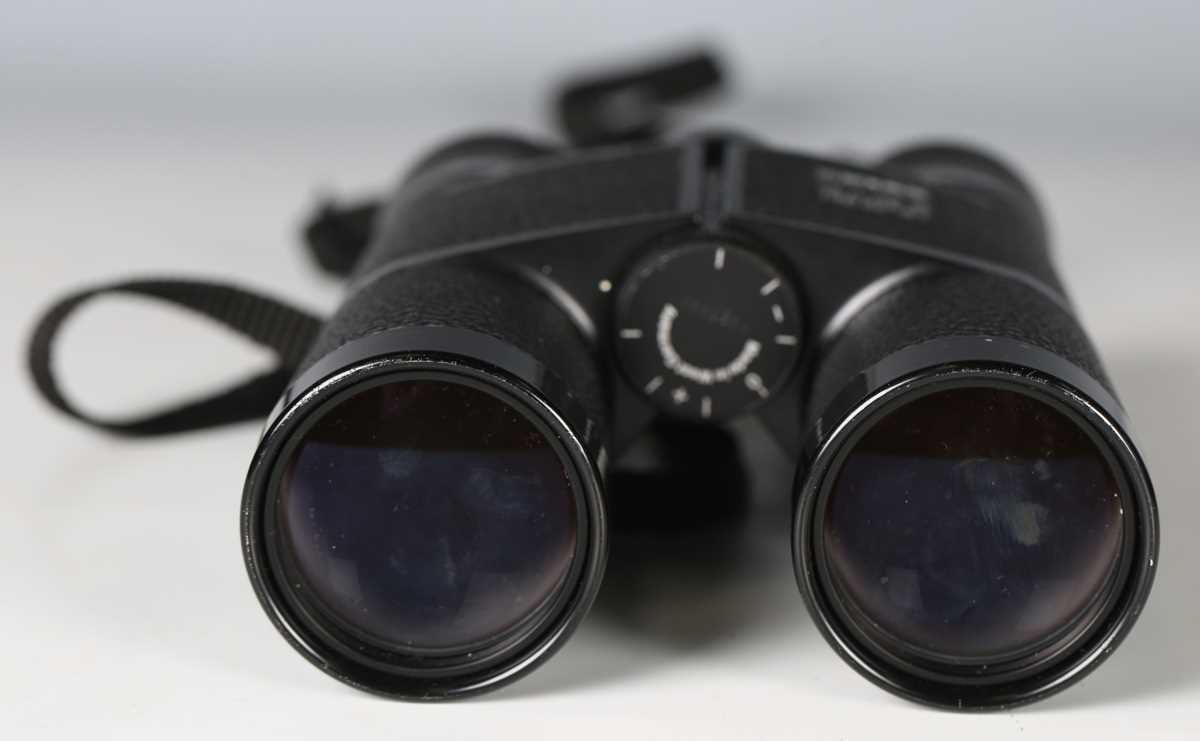 A pair of Zeiss 10 x 40 B binoculars, cased. - Image 3 of 8