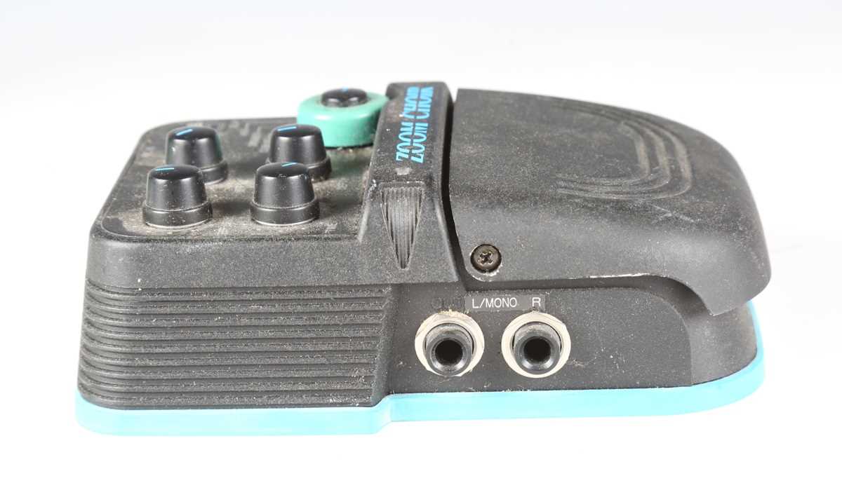 A Tube Works Pure Tube 303 guitar effects pedal, a Rocktron Sure Tremolo, a Line 6 DL4 Delay - Image 8 of 13