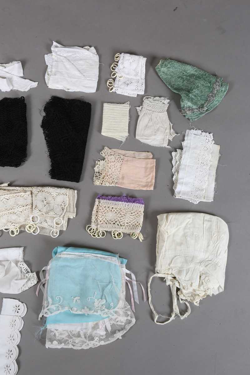 A quantity of whitework and lace, including various pairs of cuffs, flounces, collars and border - Image 7 of 12