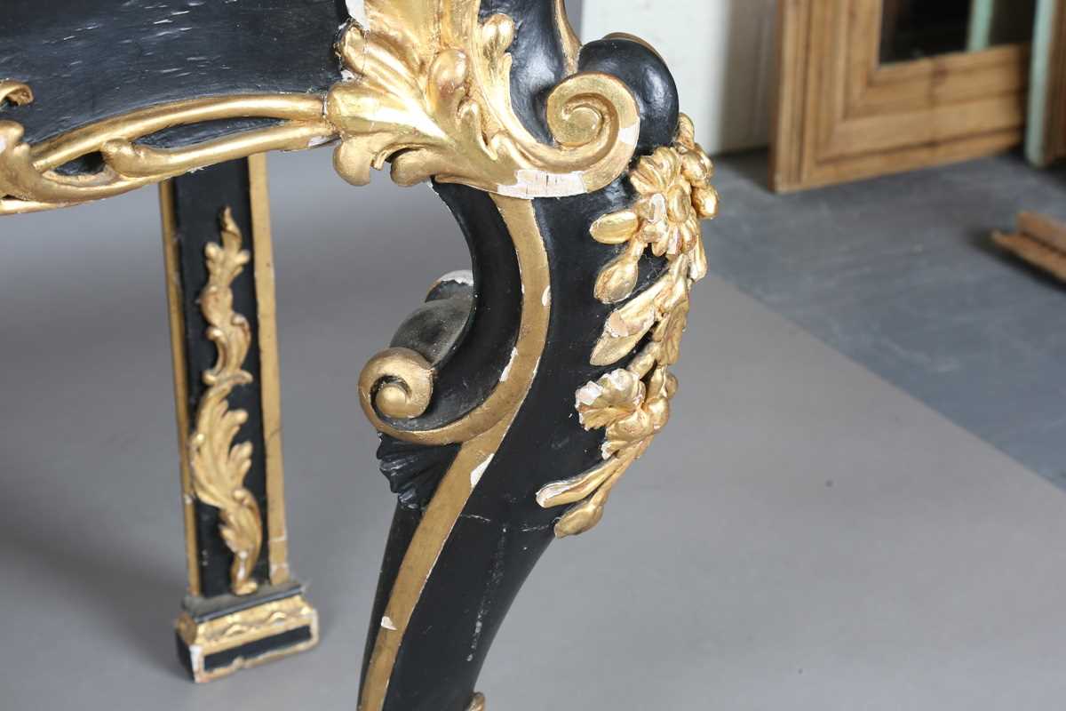 A 19th century Rococo Revival black painted and giltwood console table with a shaped Brèche d'Alep - Bild 11 aus 16