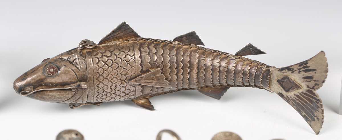 A mixed group of silver and other objects of virtu, including an articulated fish with hinged lid, - Image 2 of 16