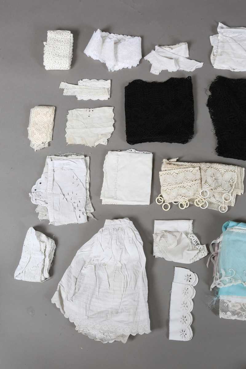 A quantity of whitework and lace, including various pairs of cuffs, flounces, collars and border - Image 8 of 12