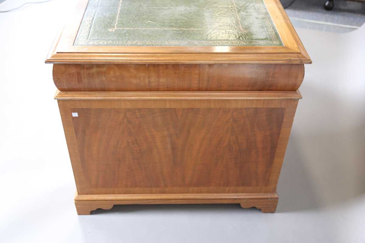 An early/mid-20th century walnut twin-pedestal desk, the top inset with green leather above an - Bild 11 aus 12