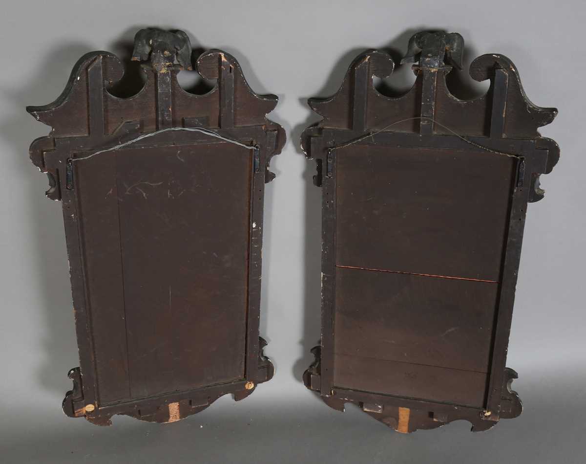 A pair of early 20th century George III style gilt composition wall mirrors, the swan neck pediments - Bild 16 aus 16