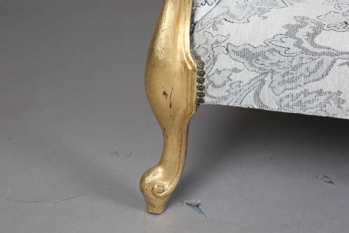 A late 20th century giltwood showframe chaise longue, height 86cm, length 166cm, depth 66cm. - Image 8 of 9