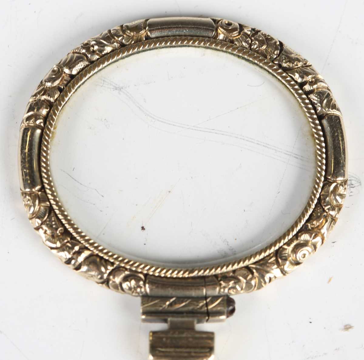 A mid-19th century gold framed magnifying lens, finely chased with foliage, length 8cm. - Image 9 of 12