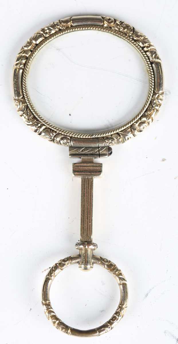 A mid-19th century gold framed magnifying lens, finely chased with foliage, length 8cm. - Image 6 of 12