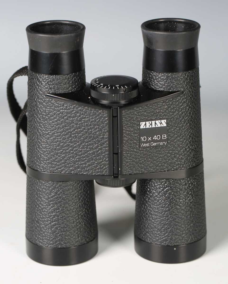 A pair of Zeiss 10 x 40 B binoculars, cased. - Image 2 of 8