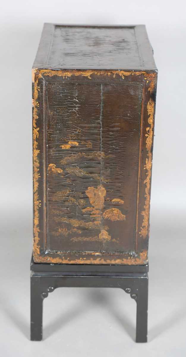An 18th century Chinese black lacquered collector's cabinet, decorated in gilt with landscape - Image 22 of 28