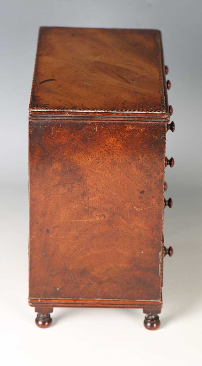 A George III mahogany table-top chest of drawers, possibly an apprentice piece, with overall chequer - Image 6 of 11